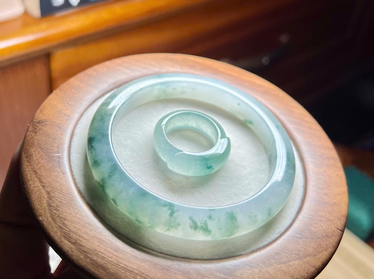 Featured jade piece 04