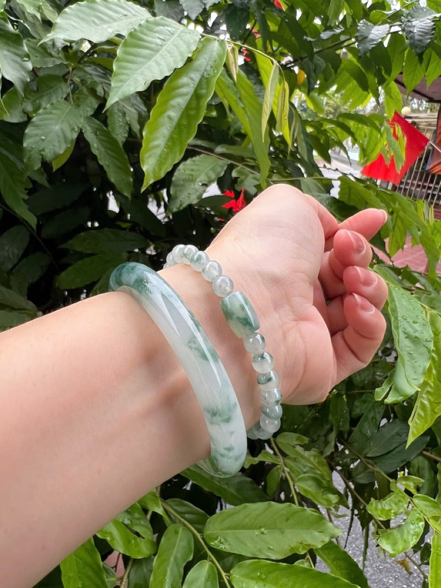 Featured jade piece 16